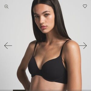 NWT Skims Fits Everybody T-Shirt Bra SZ 30D